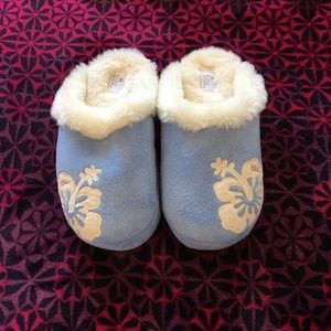 New! PacSun Lilu Fuzzy Slippers